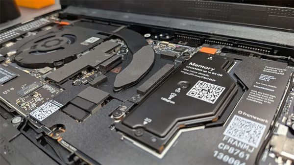 Framework Laptop 13 Pro搭载PCIe Gen 5固态硬盘 1TB版本定价低于此前500GB版  第2张