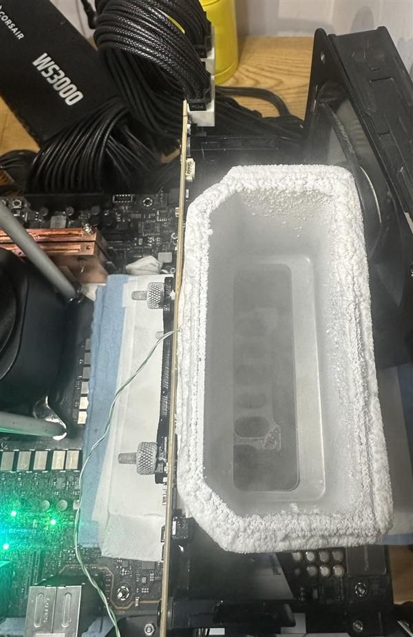 影驰RTX 5090D在液氮环境下首次突破4GHz核心频率 第5张 影驰RTX 5090D在液氮环境下首次突破4GHz核心频率 第5张