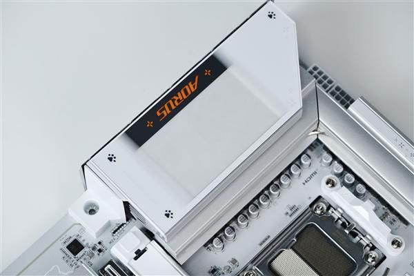 技嘉推出B850 AORUS ELITE-P ICE雕妹主板 游戏性能最高提升18  第6张