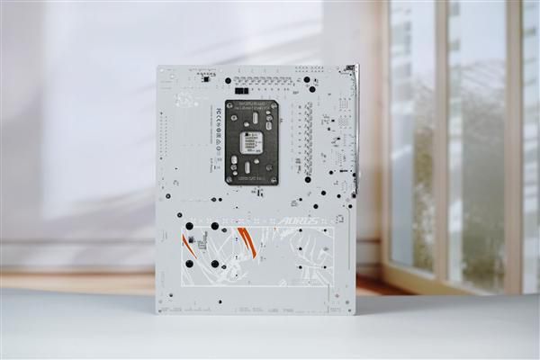 技嘉推出B850 AORUS ELITE-P ICE雕妹主板 游戏性能最高提升18  第17张