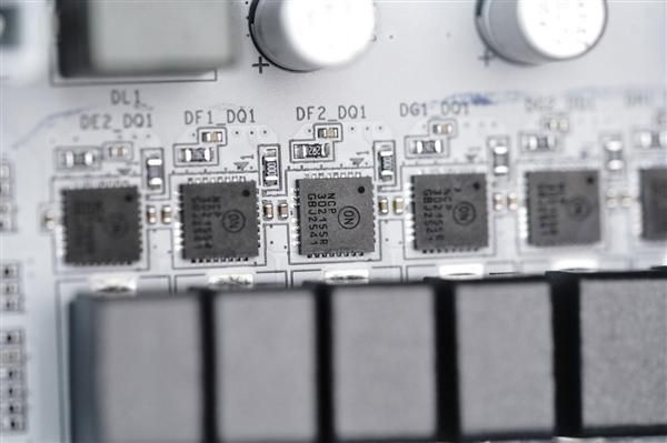 技嘉推出B850 AORUS ELITE-P ICE雕妹主板 游戏性能最高提升18  第23张