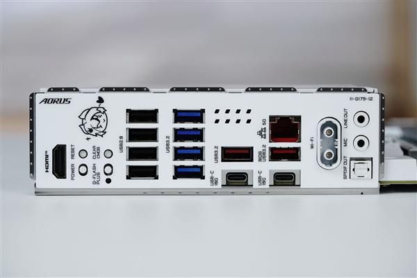 技嘉推出B850 AORUS ELITE-P ICE雕妹主板 游戏性能最高提升18  第19张