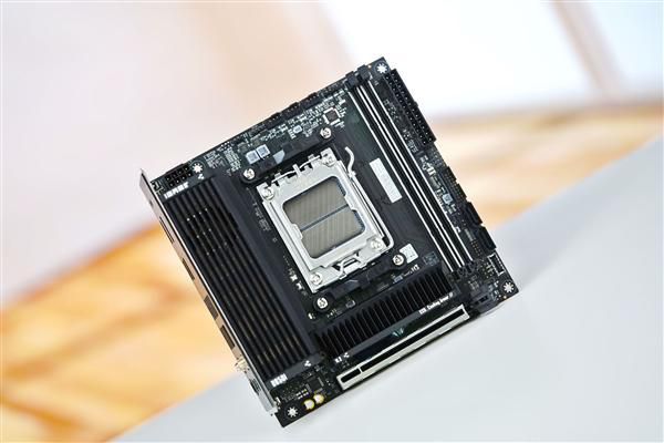 七彩虹iGame B850I MINI OC V14主板上市,首发价1399元 第2张 七彩虹iGame B850I MINI OC V14主板上市,首发价1399元 第2张