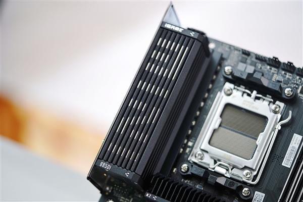 七彩虹iGame B850I MINI OC V14主板上市,首发价1399元 第4张 七彩虹iGame B850I MINI OC V14主板上市,首发价1399元 第4张