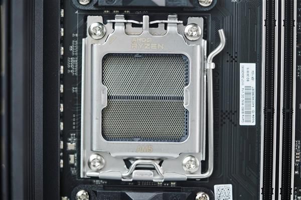 七彩虹iGame B850I MINI OC V14主板上市,首发价1399元 第5张 七彩虹iGame B850I MINI OC V14主板上市,首发价1399元 第5张