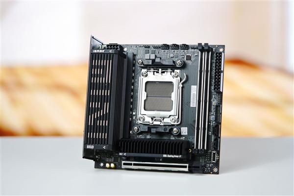 七彩虹iGame B850I MINI OC V14主板上市,首发价1399元 第3张 七彩虹iGame B850I MINI OC V14主板上市,首发价1399元 第3张