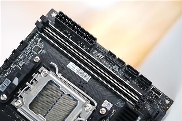 七彩虹iGame B850I MINI OC V14主板上市,首发价1399元 第7张 七彩虹iGame B850I MINI OC V14主板上市,首发价1399元 第7张