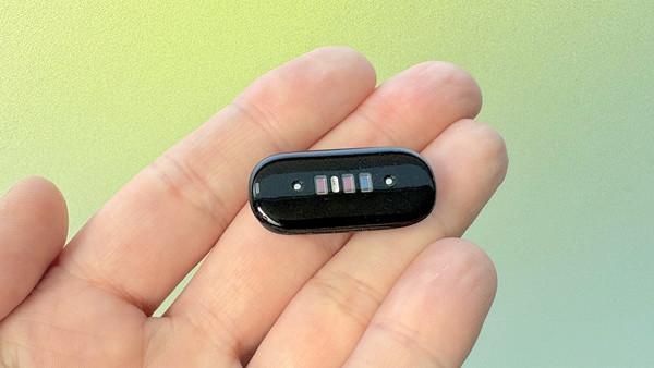 谷歌推出无屏幕智能手表Fitbit Air