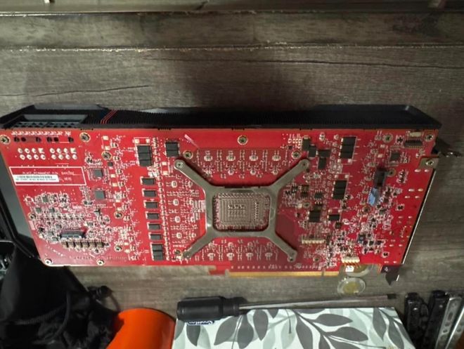 AMD Radeon RX 7900 XTX 工程样品图片被网友曝光 第3张 AMD Radeon RX 7900 XTX 工程样品图片被网友曝光 第3张