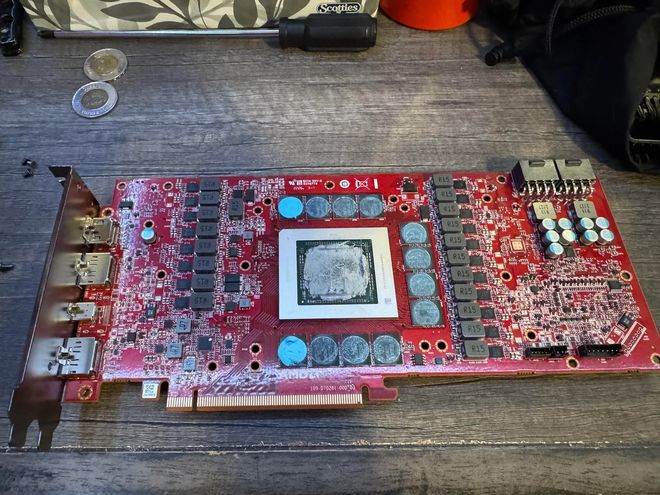 AMD Radeon RX 7900 XTX 工程样品图片被网友曝光 第4张 AMD Radeon RX 7900 XTX 工程样品图片被网友曝光 第4张