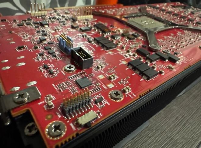 AMD Radeon RX 7900 XTX 工程样品图片被网友曝光 第2张 AMD Radeon RX 7900 XTX 工程样品图片被网友曝光 第2张