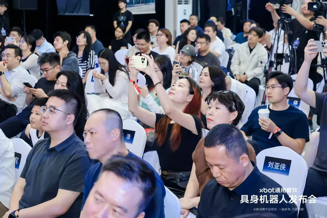 影智XBOT发布XOS 3.0餐饮具身操作系统及三款机器人  第9张