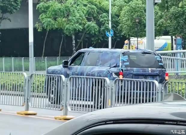 方程豹钛9内饰谍照曝光 比亚迪旗下首款双联屏车型或于下半年发布 第6张 方程豹钛9内饰谍照曝光 比亚迪旗下首款双联屏车型或于下半年发布 第6张