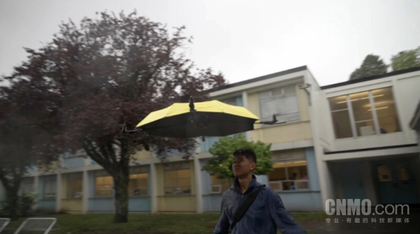 加拿大工程师John Tse研发可自主飞行雨伞实现自动跟随功能 第3张 加拿大工程师John Tse研发可自主飞行雨伞实现自动跟随功能 第3张