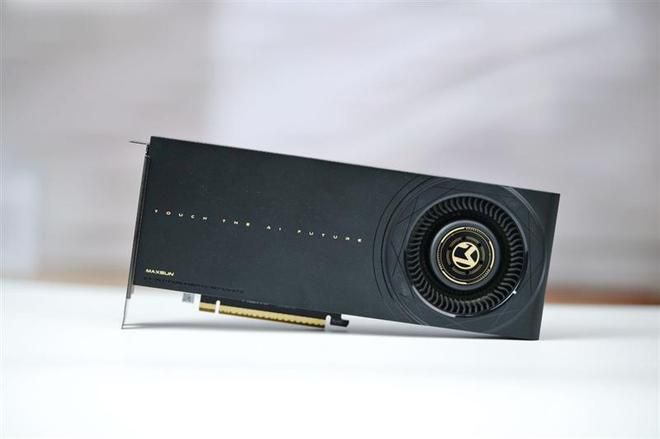 Intel 2026年第一季度推出32GB显存专业显卡 Arc Pro B70,定价仅为24GB竞品一半 第3张 Intel 2026年第一季度推出32GB显存专业显卡 Arc Pro B70,定价仅为24GB竞品一半 第3张