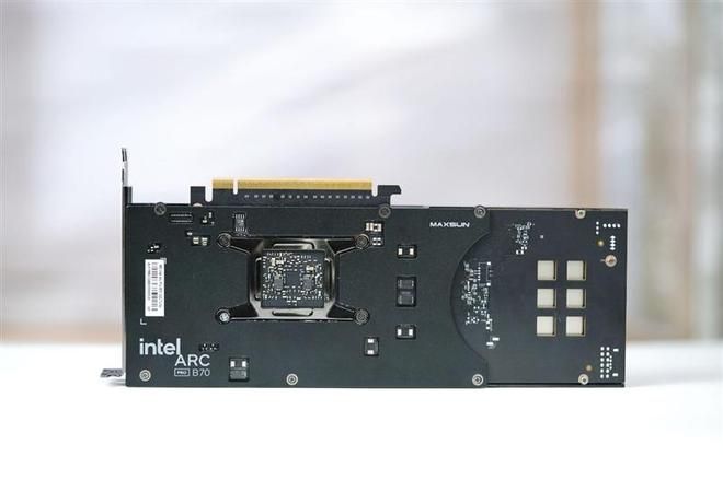 Intel 2026年第一季度推出32GB显存专业显卡 Arc Pro B70,定价仅为24GB竞品一半 第5张 Intel 2026年第一季度推出32GB显存专业显卡 Arc Pro B70,定价仅为24GB竞品一半 第5张