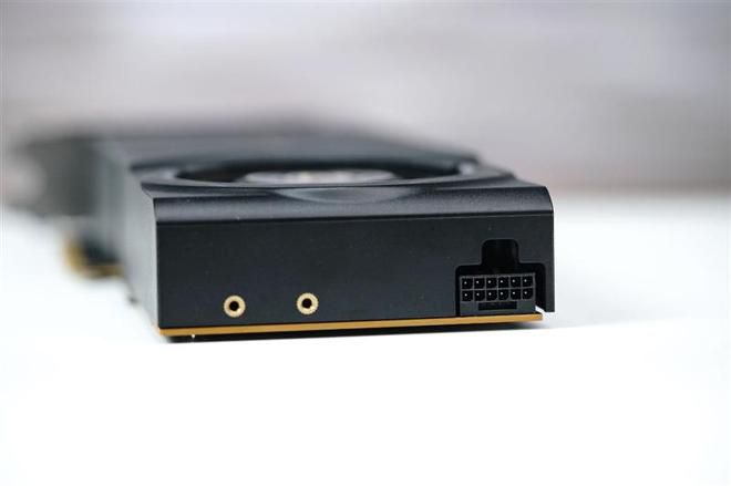 Intel 2026年第一季度推出32GB显存专业显卡 Arc Pro B70,定价仅为24GB竞品一半 第8张 Intel 2026年第一季度推出32GB显存专业显卡 Arc Pro B70,定价仅为24GB竞品一半 第8张