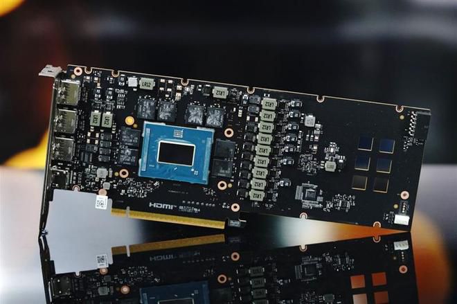 Intel 2026年第一季度推出32GB显存专业显卡 Arc Pro B70,定价仅为24GB竞品一半 第10张 Intel 2026年第一季度推出32GB显存专业显卡 Arc Pro B70,定价仅为24GB竞品一半 第10张