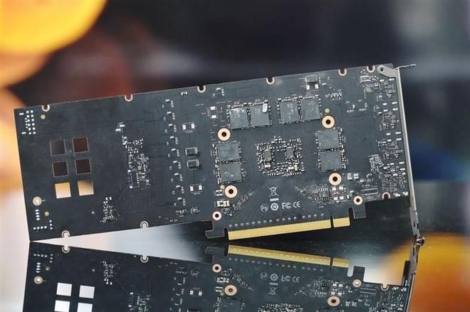 Intel 2026年第一季度推出32GB显存专业显卡 Arc Pro B70,定价仅为24GB竞品一半 第12张 Intel 2026年第一季度推出32GB显存专业显卡 Arc Pro B70,定价仅为24GB竞品一半 第12张