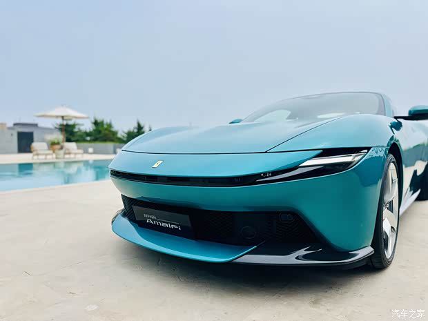 法拉利Amalfi以Verde Costiera海岸蓝绿色现身阿那亚  第4张