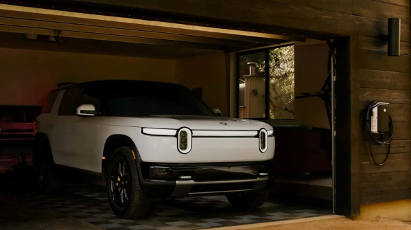 Rivian R2首辆二手车现身市场 售价较指导价高出近2万美元