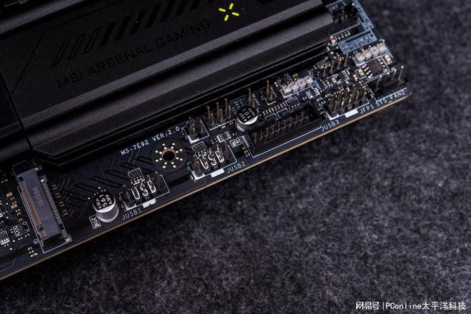 AM5平台进入第三年 X870E与B850芯片组定位分化 第22张 AM5平台进入第三年 X870E与B850芯片组定位分化 第22张