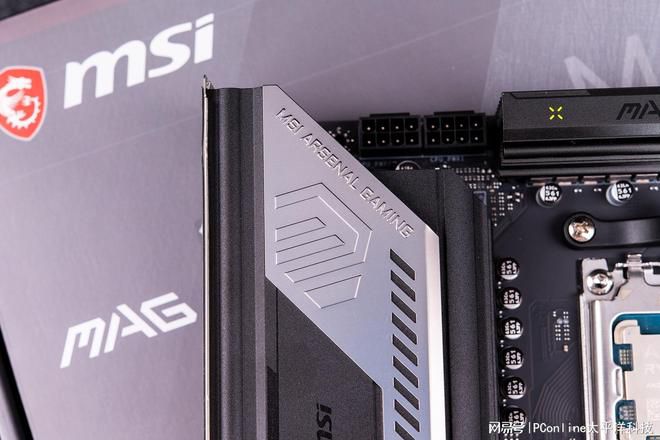AM5平台进入第三年 X870E与B850芯片组定位分化 第74张 AM5平台进入第三年 X870E与B850芯片组定位分化 第74张