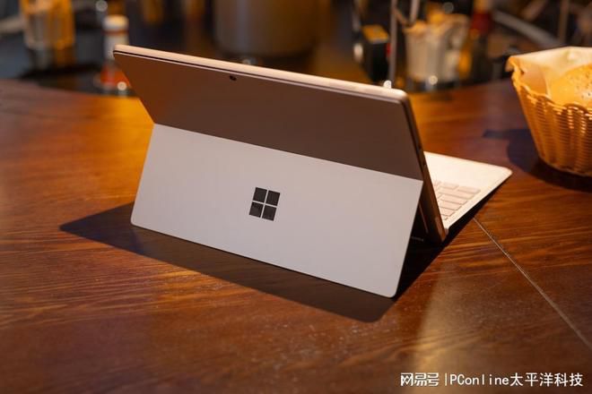 Surface Pro用户评价现分歧：日常办公受认可，娱乐性能遭诟病