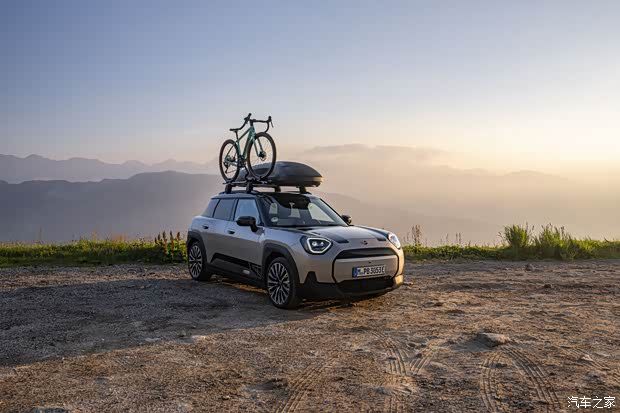 电动MINI ACEMAN E外观套件详解：复古拉花与350升车顶行李箱