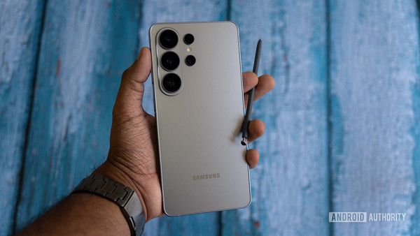调查显示58.3%参与者认为三星Galaxy S27 Ultra电池容量最需升级