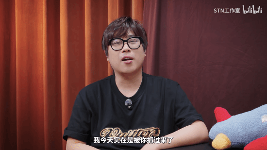 卢本伟时隔多年再度公开亮相 做客STN工作室节目  第2张