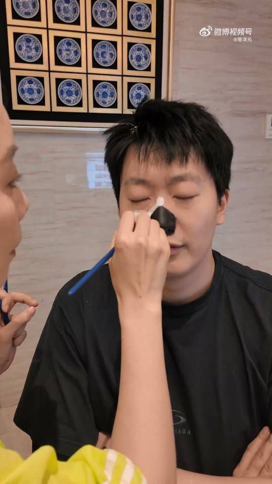 管泽元履行赌约 脸涂足球造型发布视频 第4张 管泽元履行赌约 脸涂足球造型发布视频 第4张